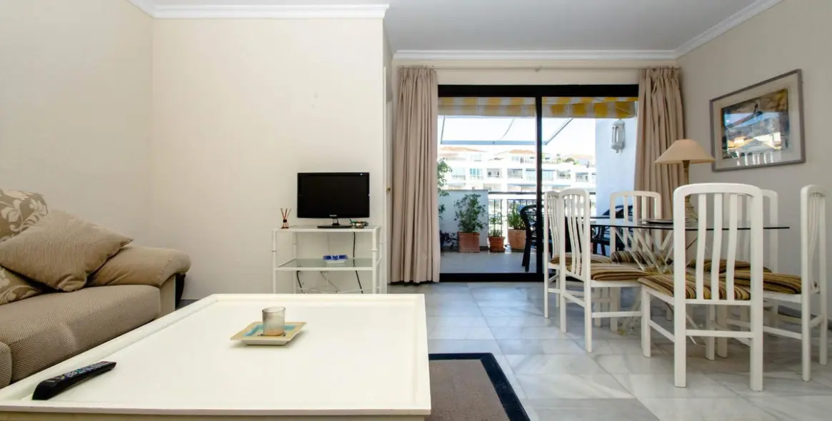 Краткосрочная аренда апартаментов на среднем этаже в Puerto Banús 12