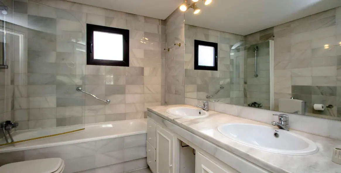 Краткосрочная аренда апартаментов на среднем этаже в Puerto Banús 21