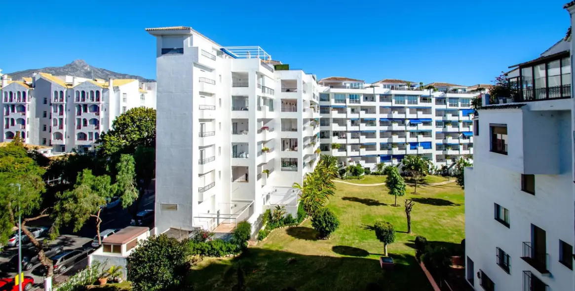 Краткосрочная аренда апартаментов на среднем этаже в Puerto Banús 25