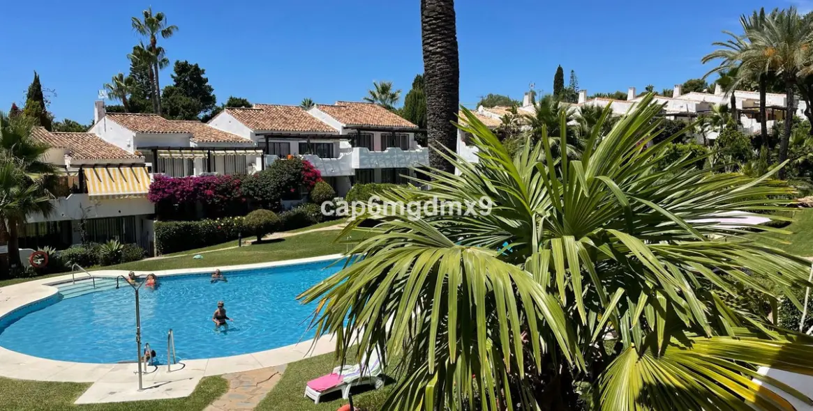 Долгосрочная аренда апартаментов на среднем этаже в Sierra Blanca 1