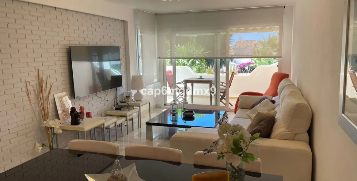 Долгосрочная аренда апартаментов на среднем этаже в Sierra Blanca 3