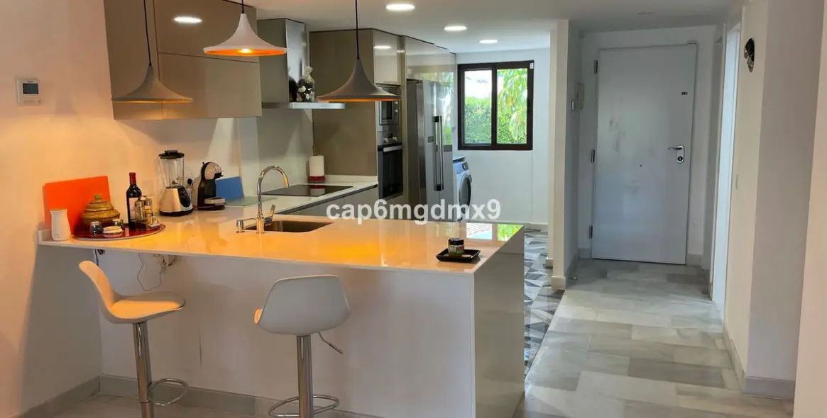 Долгосрочная аренда апартаментов на среднем этаже в Sierra Blanca 5