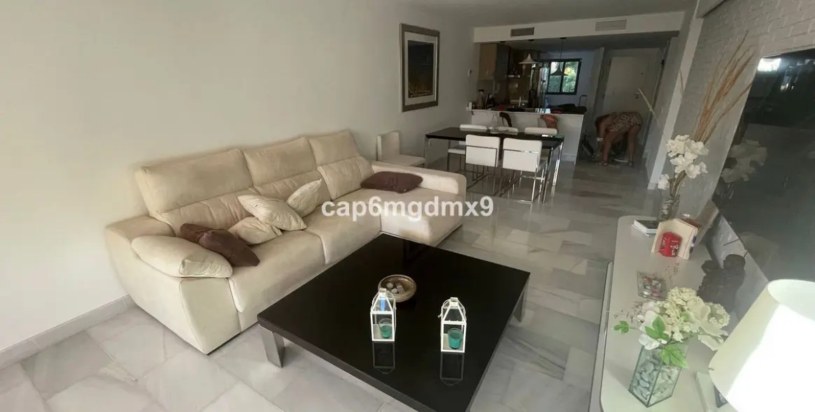 Долгосрочная аренда апартаментов на среднем этаже в Sierra Blanca 10