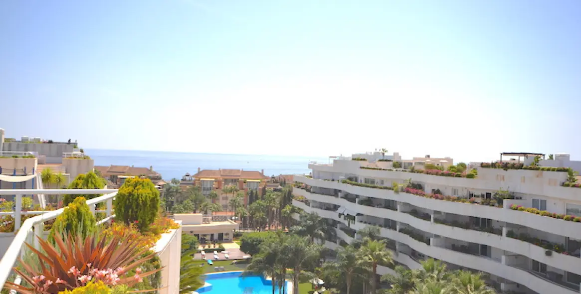 Short-term rent of penthouse in Puerto Banús 2