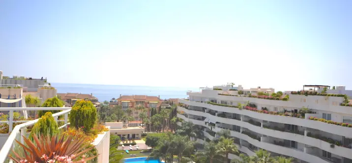 Short-term rent of penthouse in Puerto Banús 1