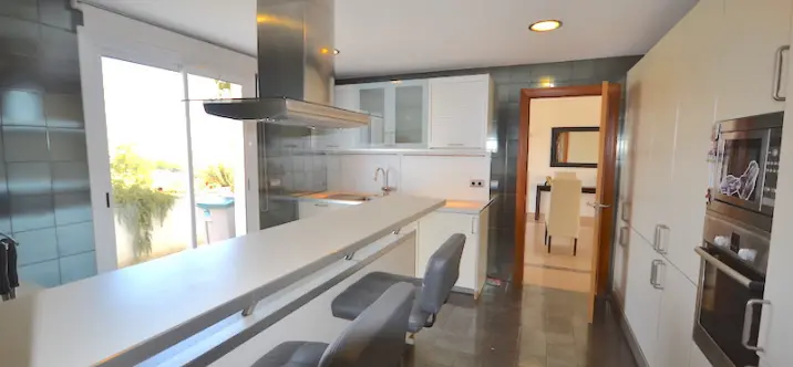 Short-term rent of penthouse in Puerto Banús 4