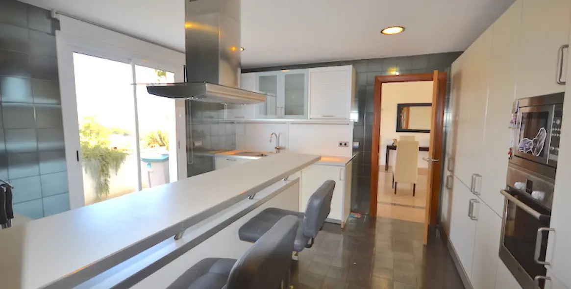 Short-term rent of penthouse in Puerto Banús 6