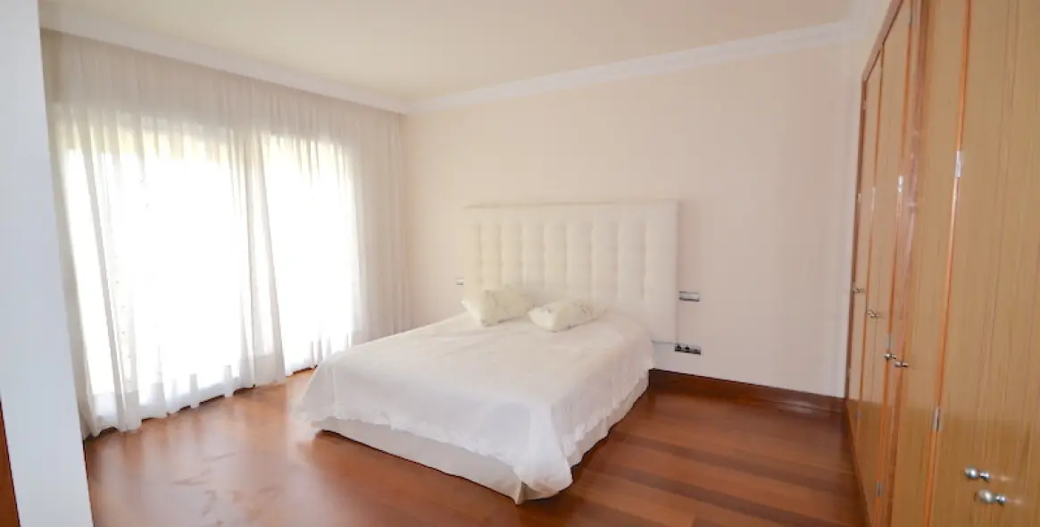 Short-term rent of penthouse in Puerto Banús 8