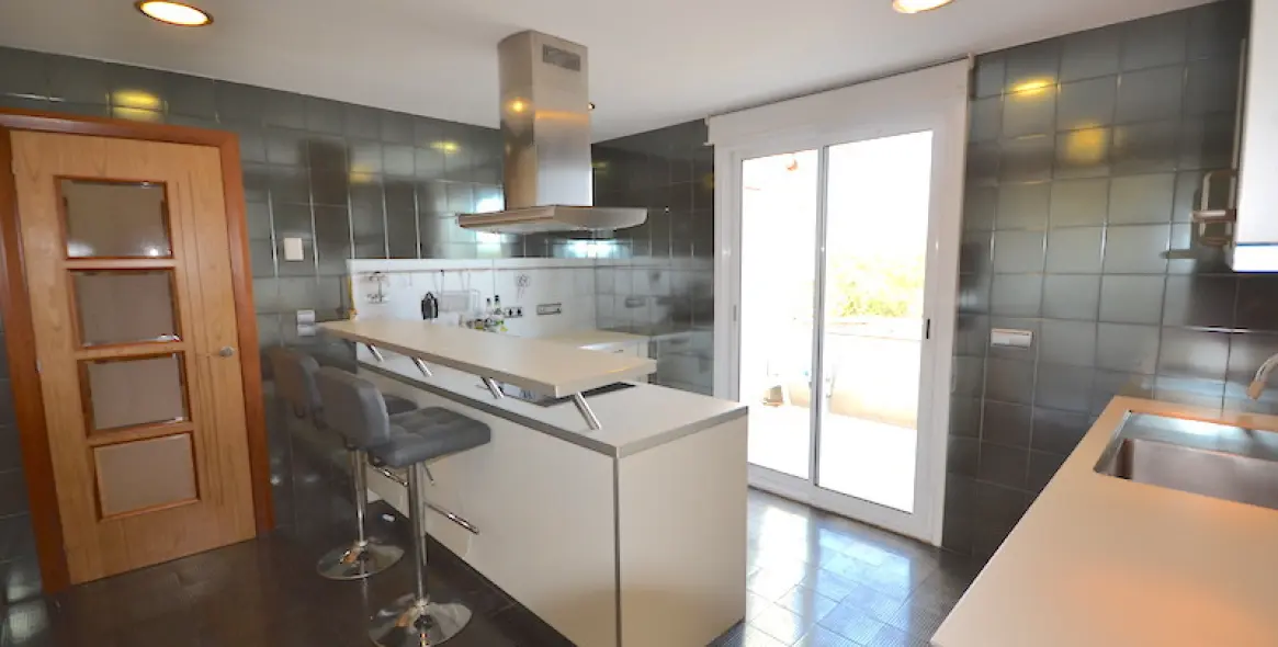 Short-term rent of penthouse in Puerto Banús 13