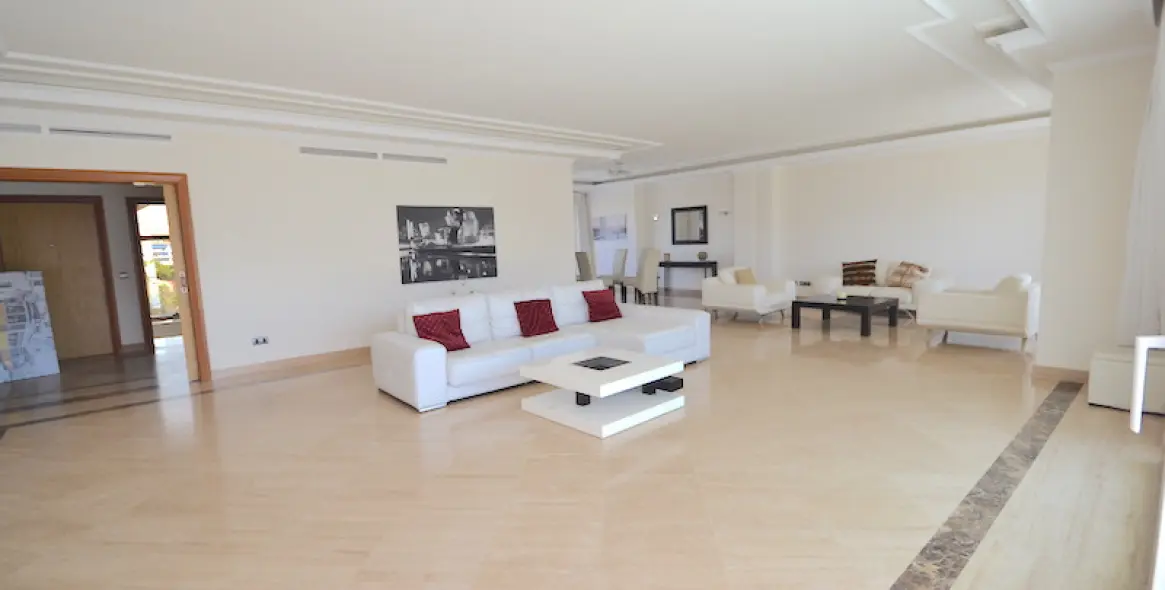 Short-term rent of penthouse in Puerto Banús 26