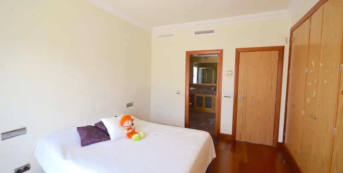 Short-term rent of penthouse in Puerto Banús 27