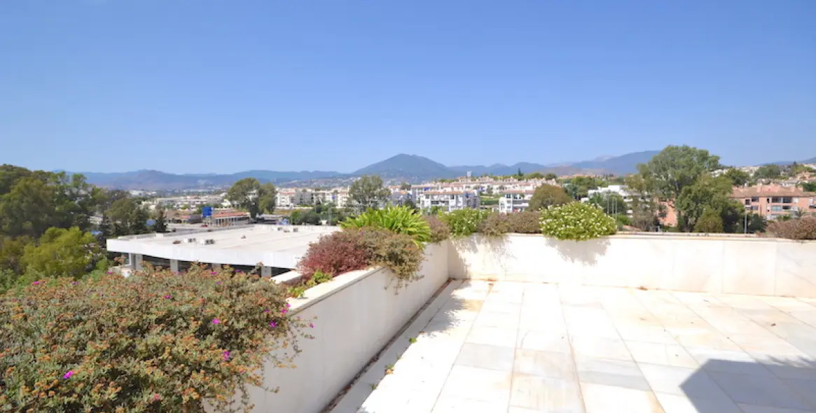 Short-term rent of penthouse in Puerto Banús 32