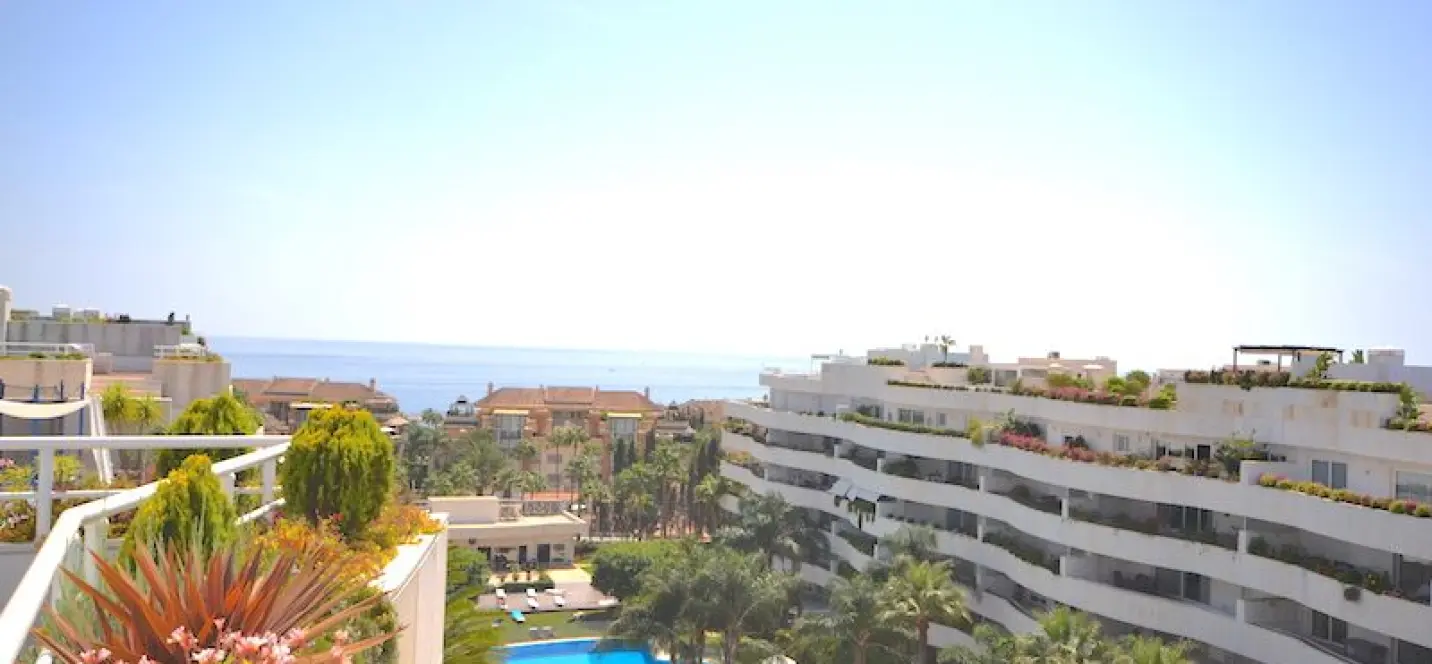 Short-term rent of penthouse in Puerto Banús 0