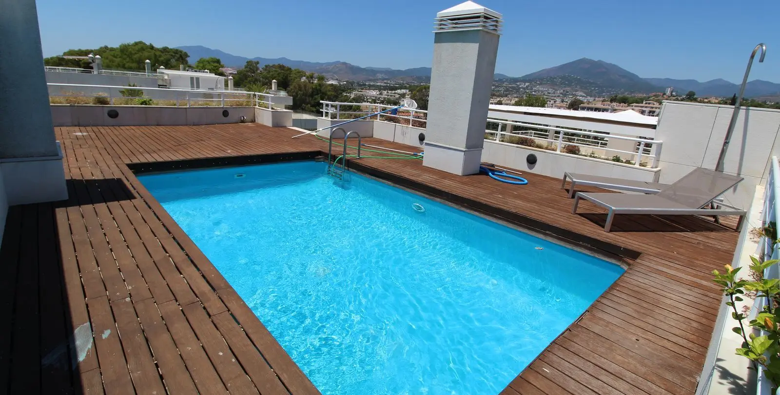 Short-term rent of penthouse in Puerto Banús 5