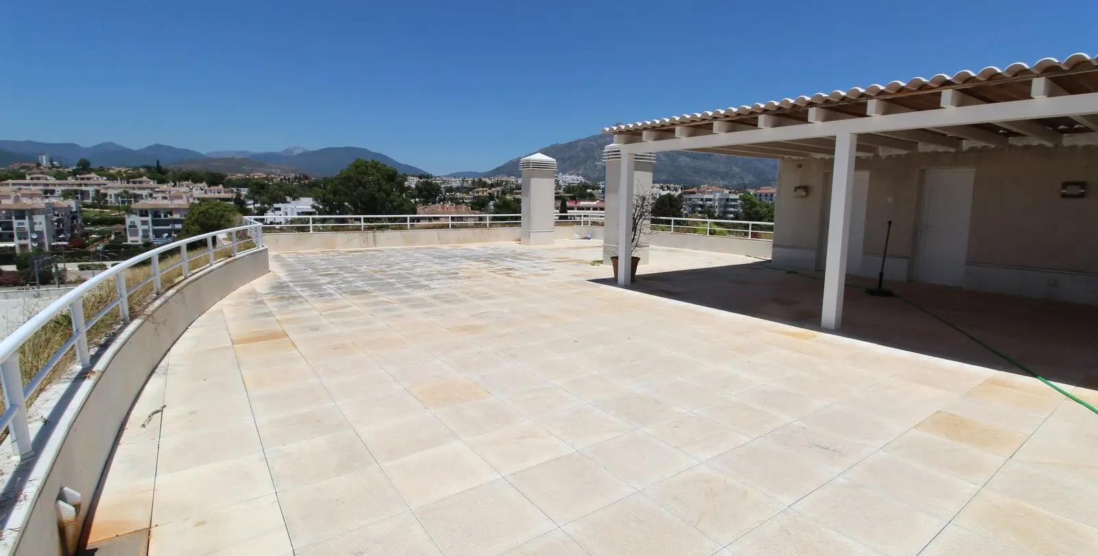Short-term rent of penthouse in Puerto Banús 19