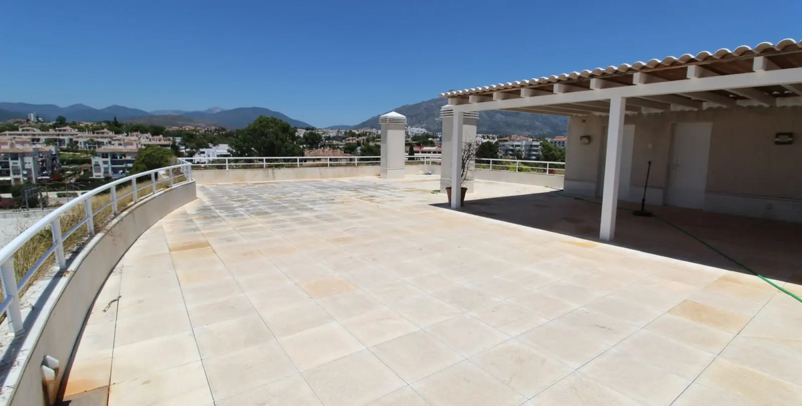 Long-term rent of penthouse in Puerto Banús 19