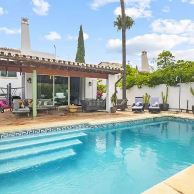 Долгосрочная аренда  отдельно стоящей виллы в Atalaya