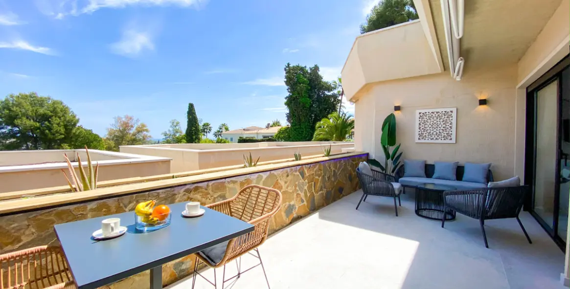 Sale of middle floor apartment in Atalaya 1