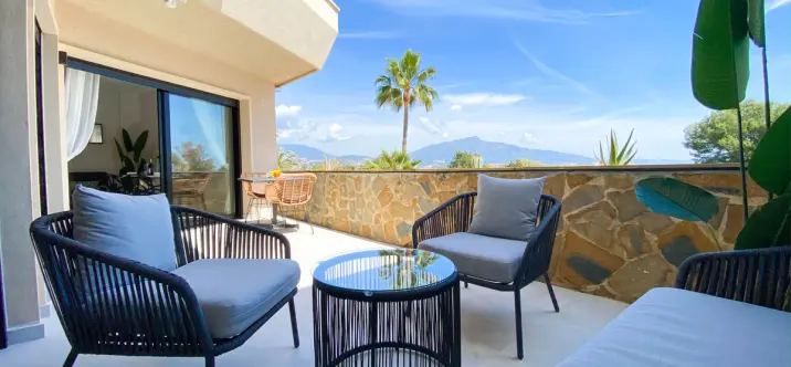 Sale of middle floor apartment in Atalaya 2