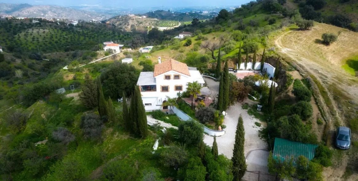 Sale of finca - cortijo in Coín 36