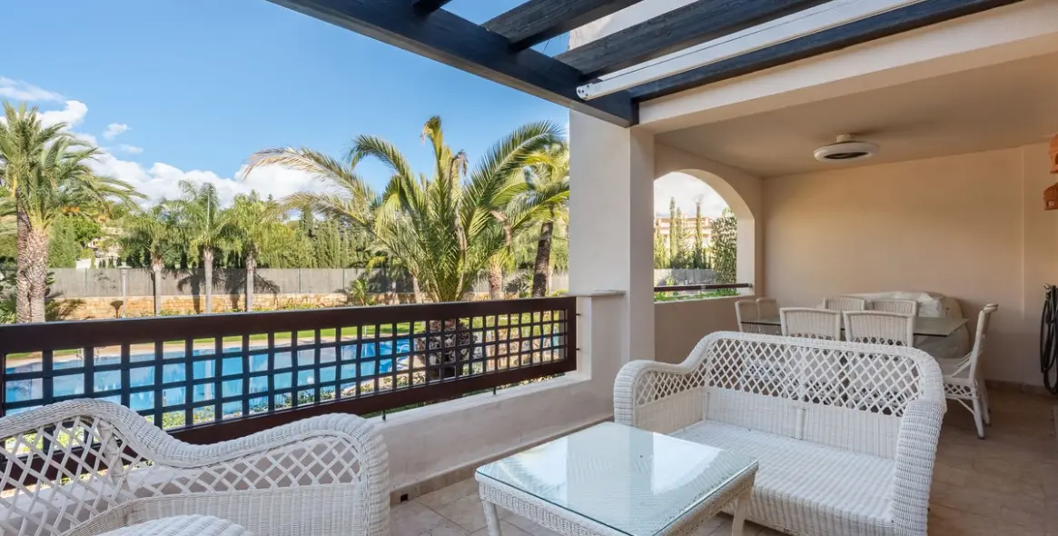 Sale of middle floor apartment in Nueva Andalucía 2