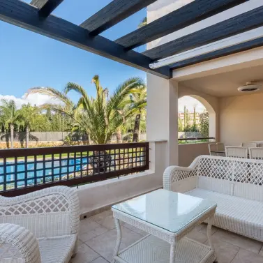 Sale of middle floor apartment in Nueva Andalucía
