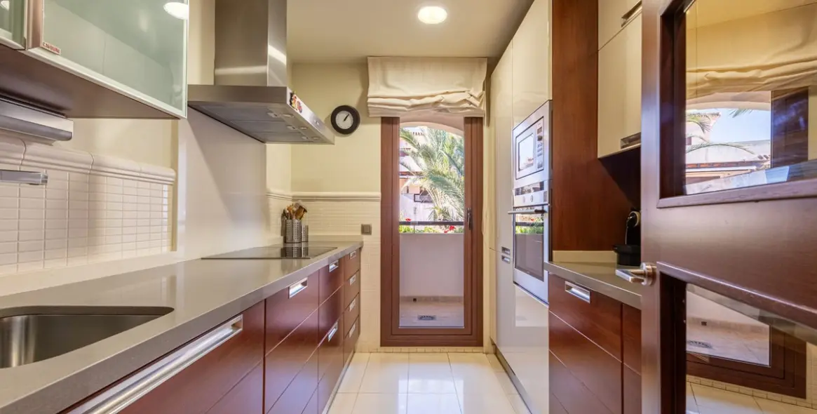 Sale of middle floor apartment in Nueva Andalucía 4