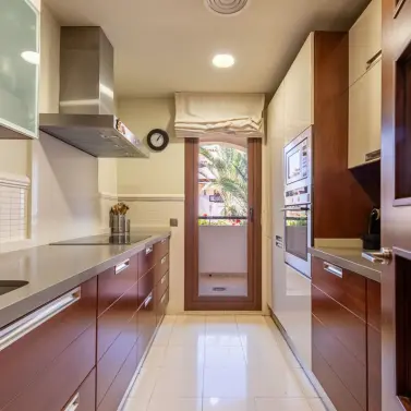 Sale of middle floor apartment in Nueva Andalucía