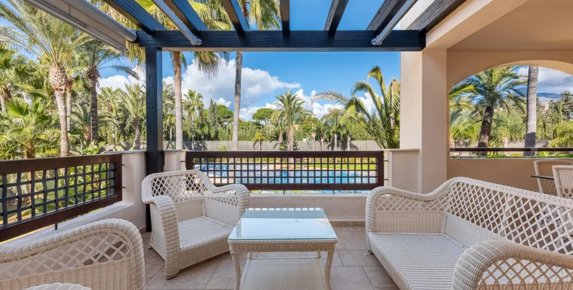 Sale of middle floor apartment in Nueva Andalucía 5