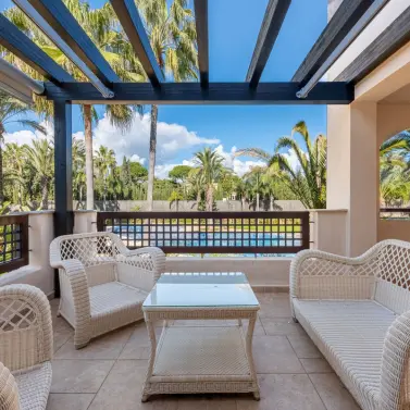 Sale of middle floor apartment in Nueva Andalucía