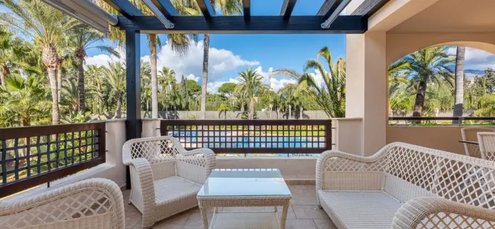 Sale of middle floor apartment in Nueva Andalucía 4