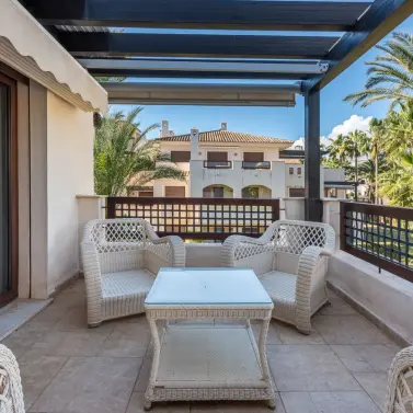 Sale of middle floor apartment in Nueva Andalucía