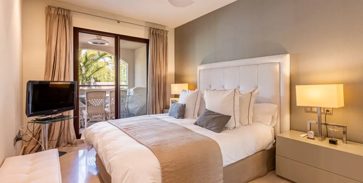 Sale of middle floor apartment in Nueva Andalucía 9