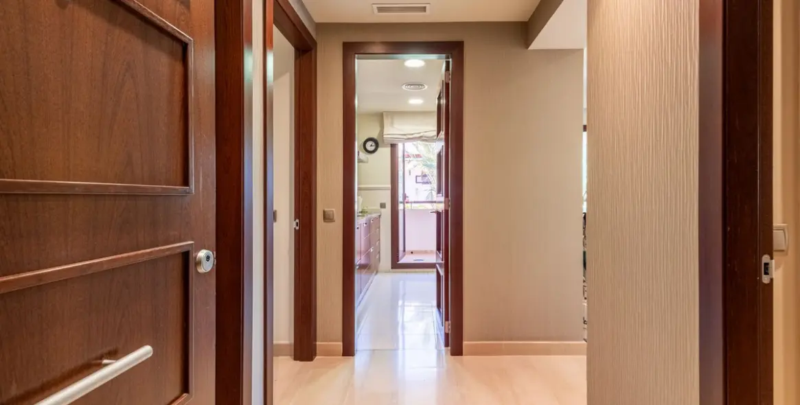 Sale of middle floor apartment in Nueva Andalucía 14