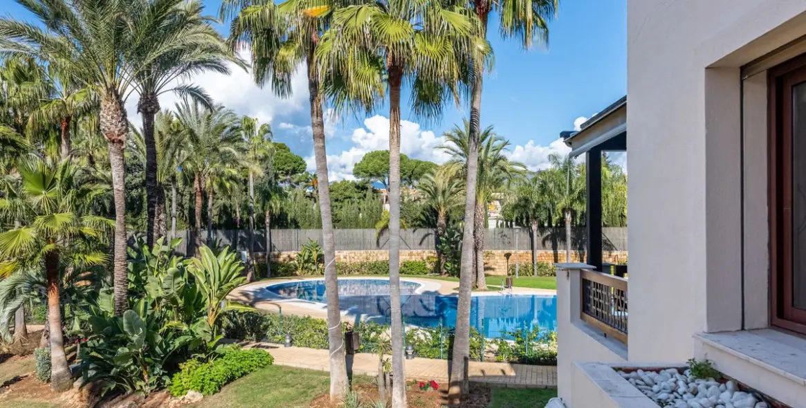 Sale of middle floor apartment in Nueva Andalucía 19