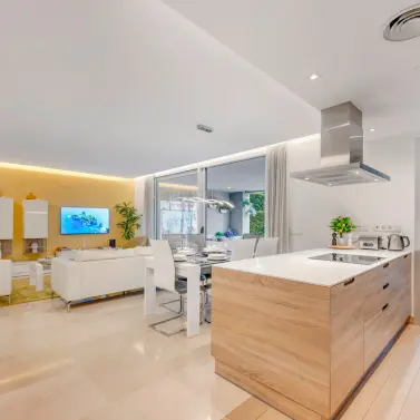 Venta de apartamento en planta baja en Puerto Banús