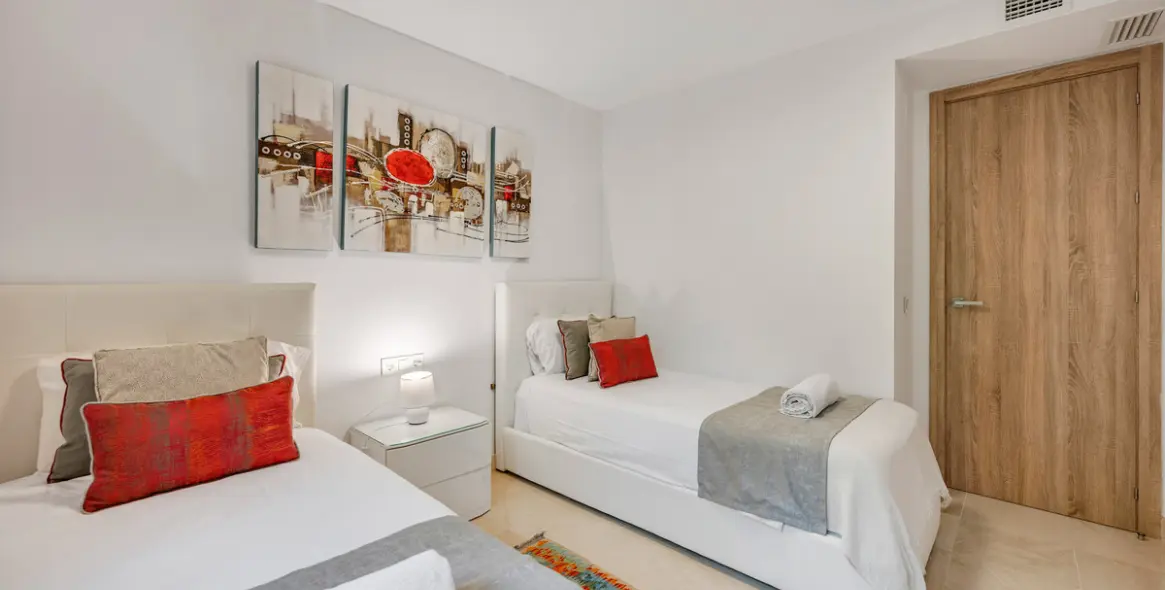 Продажа апартаментов на первом этаже в Puerto Banús 19