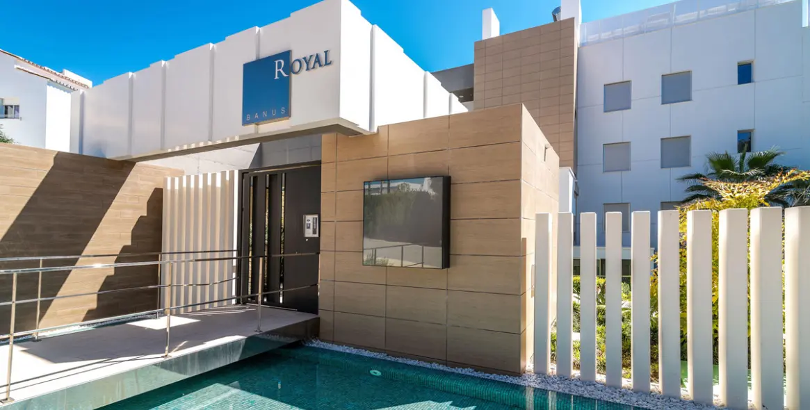 Продажа апартаментов на первом этаже в Puerto Banús 2