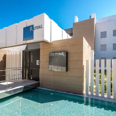 Sale of ground floor apartment in Puerto Banús