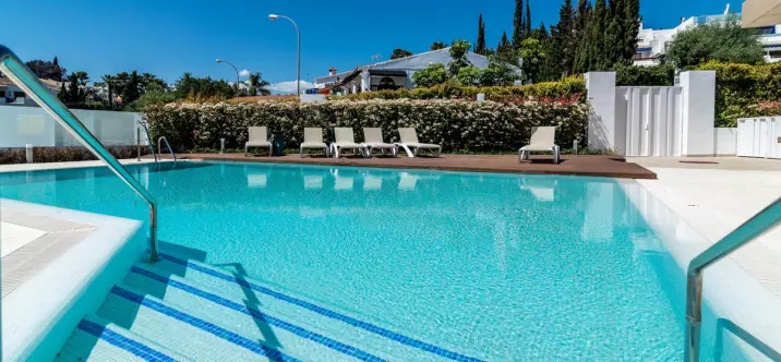 Sale of ground floor apartment in Puerto Banús 2