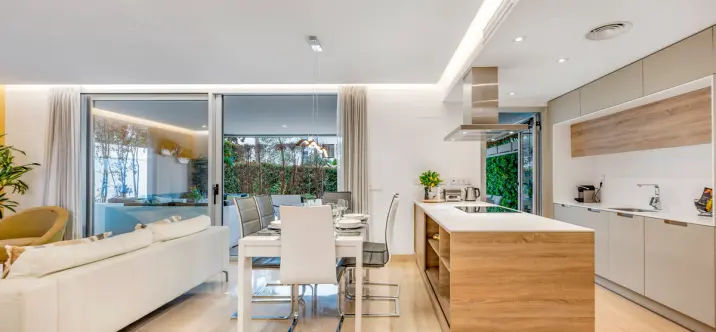 Sale of ground floor apartment in Puerto Banús 3