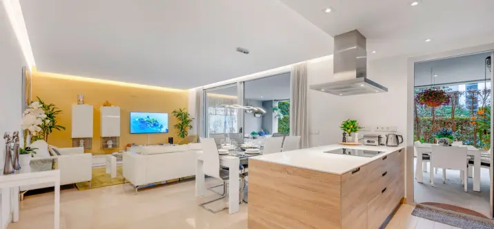 Sale of ground floor apartment in Puerto Banús 4