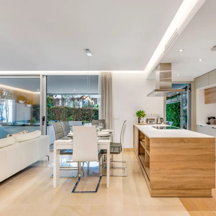 Sale of ground floor apartment in Puerto Banús