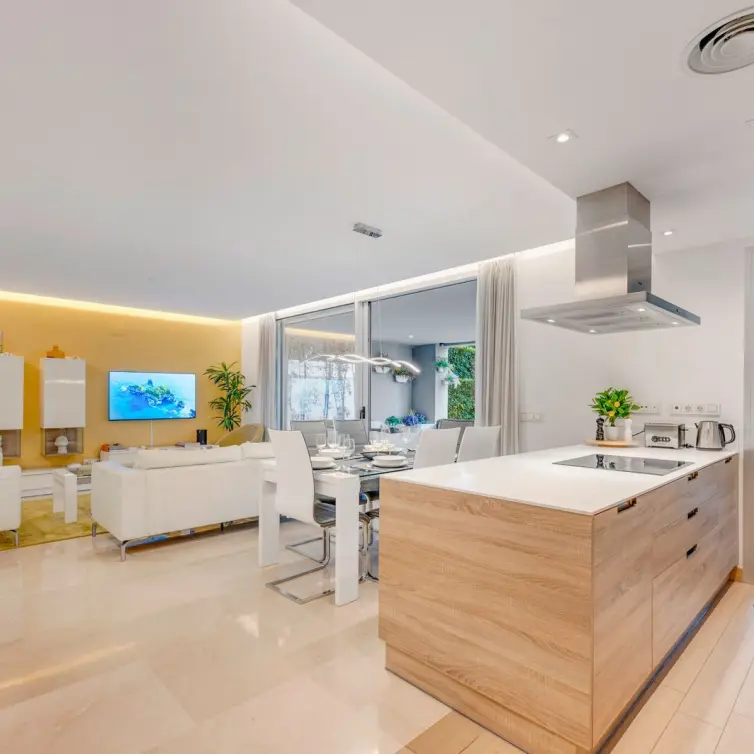 Sale of ground floor apartment in Puerto Banús