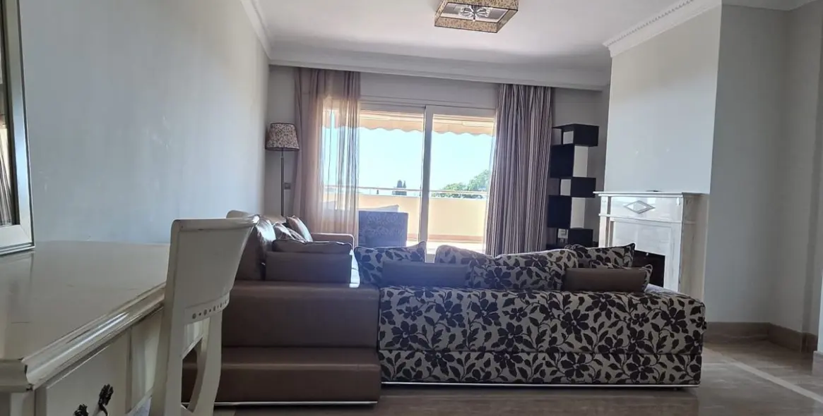 Sale of middle floor apartment in Sierra Blanca 3