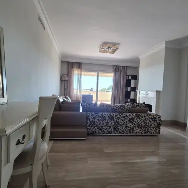 Sale of middle floor apartment in Sierra Blanca