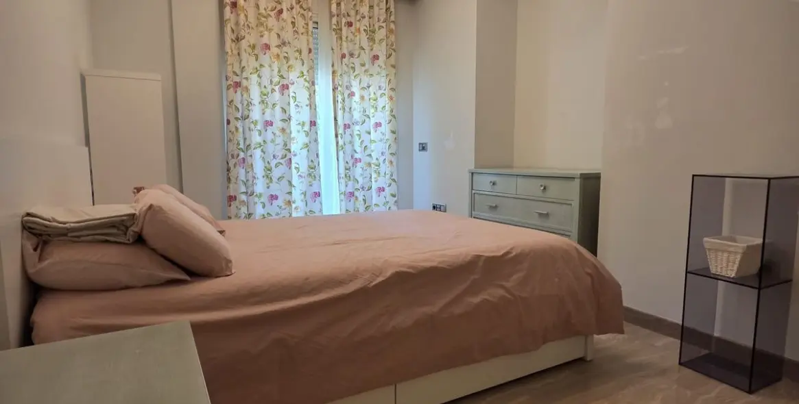 Sale of middle floor apartment in Sierra Blanca 5