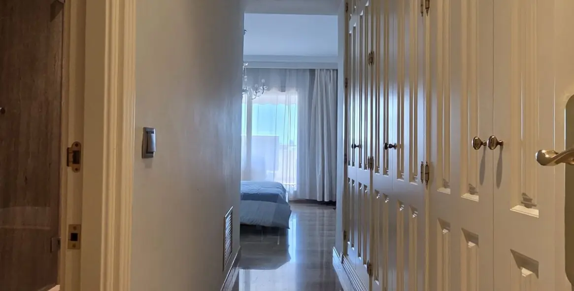 Sale of middle floor apartment in Sierra Blanca 6