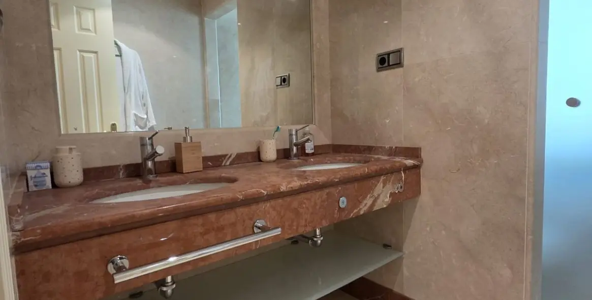 Sale of middle floor apartment in Sierra Blanca 7