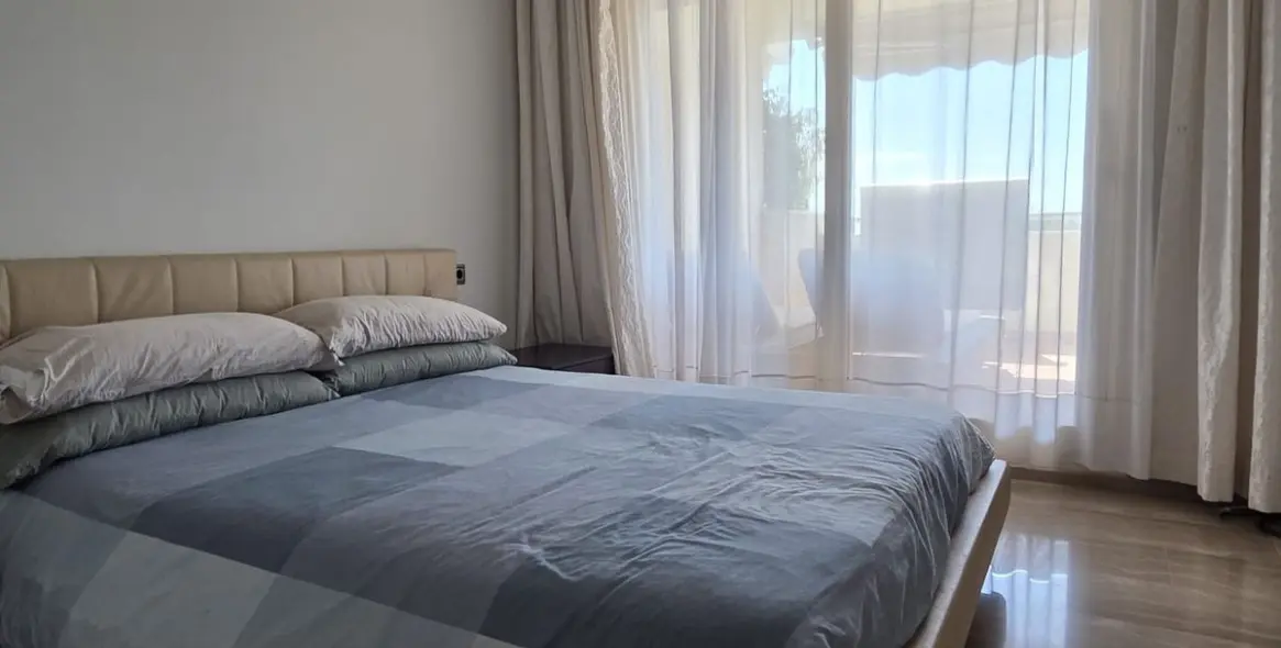 Sale of middle floor apartment in Sierra Blanca 9